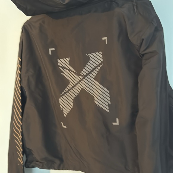 Excision Cropped Windbreaker - Picture 3 of 4